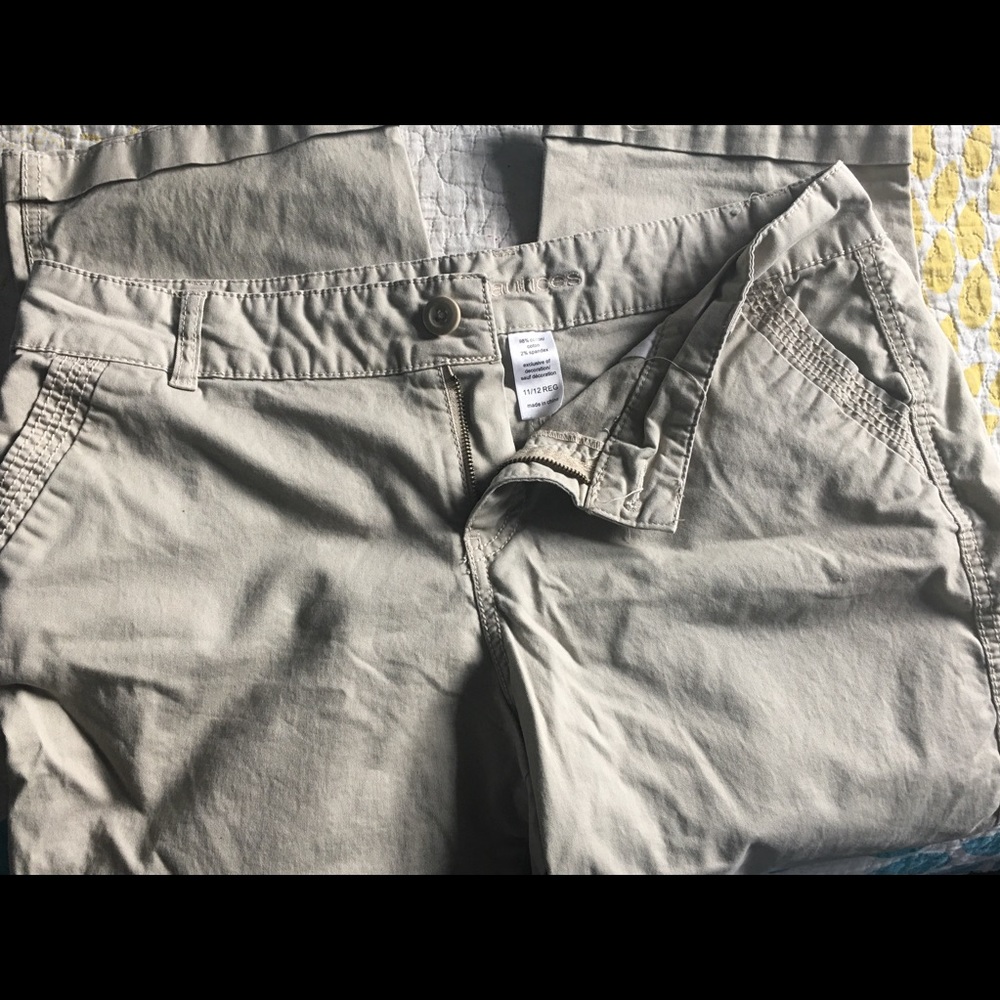 Maurice’s size 11/12 khaki capris